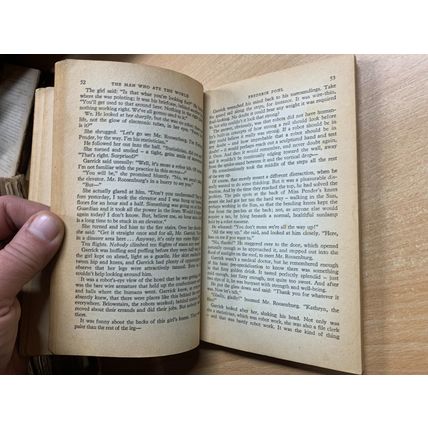 1968 "SCIENCE FICTION SHOWCASE" MARY KORNBLUTH VINTAGE PAPERBACK BOOK (P3)