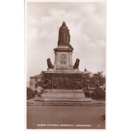 B733 LANCASTER - QUEEN VICTORIA MEMORIAL POSTCARD RP POSTCARD