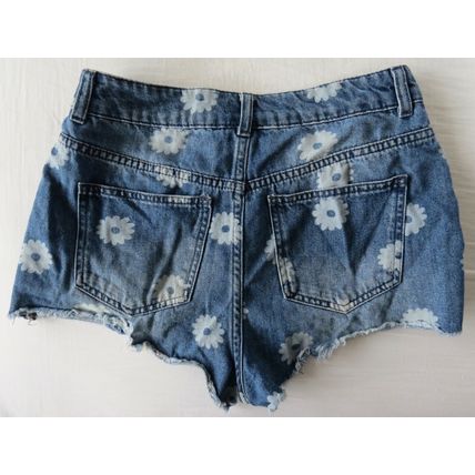 Topshop Moto blue denim shorts, flower print motifs. W26