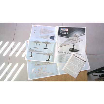 STAR WARS: IMPERIAL STAR DESTROYER Model Kit: 1:12300 (Revell) New & Sealed