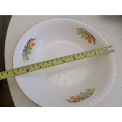 Barratt`s - Staffordshire - 9 inch (23cm) Bowl - Floral - Gold rim