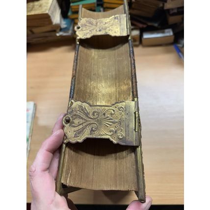 c1880s HEAVY ANTIQUE FAMILY HOLY BIBLE 5.7kg BOOK & BRASS CLASPS (EV9)