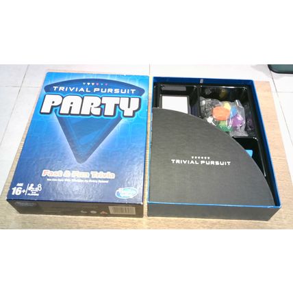 TRIVIAL PURSUIT PARTY: FAST & FUN TRIVIA ( Hasbro)