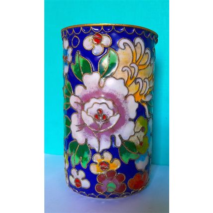 AN ORNATE POT - ENAMELLED FLORAL DESIGN WITH GOLD LACE TRIM ** 10 x 6 cm GOOD