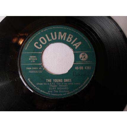 7" 1962. CLIFF RICHARD. THE YOUNG ONES. DB 4761. WE SAY YEAH. COLUMBIA,EXCELLENT