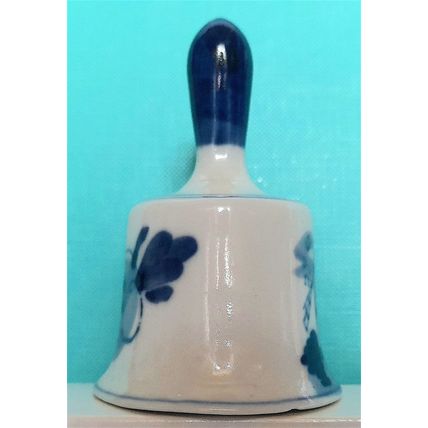 DELFT - BLUE and WHITE CERAMIC BELL - 7 x 5 cm .. ( B )