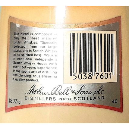 WADE PORCELAIN DECANTER - BELLS BLENDED SCOTCH WHISKY - PERTH - 15 x 9 cm GOOD