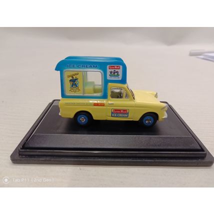 CORGI LYONS MAID ICE-CREAM VAN ( PRE-OWNED)