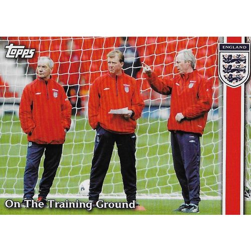 Topps ENGLAND 2002 Trading Card: On The Training Ground - 45