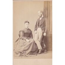 VICT. CDV PHOTO - SMART COUPLE. MAN WITH CROSSED LEGS BY GLASGOW PHOTO CO