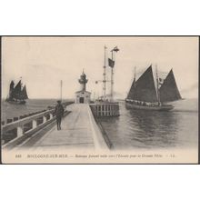 Bateaux Faisant Voile vers l'Islande, Boulogne-sur-Mer, c.1905-10 - Lévy CPA