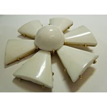 Vintage Crown Trifari White Enamel Flower Brooch Pin Gold Tone Mid-Century