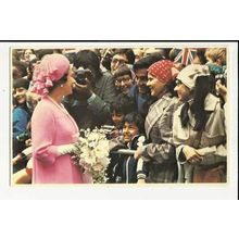 Royalty QUEEN ELIZABETH II Jubilee Walkabout Postcard by Prescott Pickup (39)