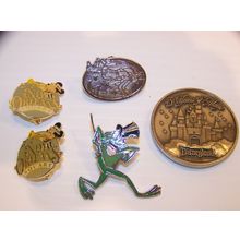 DISNEYLAND PINS AND 45 YEAR COIN GOOFY MICKEY NEW ORLEANS SQUARE
