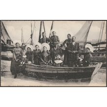 Gens de la Mer, Le Portel, c.1905-10 - Lévy CPA LL94