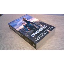Divergent by Veronica Roth (Film Tie-In Paperback) 2011