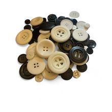 100Pcs Mixed Black And White Buttons Various Sizes 11mm to 35mm Scarp booking
