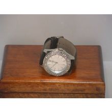Pre-Owned Women’s Guess Waterpro Rhinestone G85908L Analog Fashion Watch
