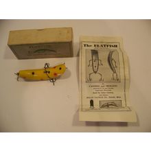 THE FLATFISH VINTAGE CASTING OR TROLLING FISHING LURE 1941 NIB
