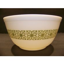Pyrex #402 Verde Green Square Flowers 1 1/2 Qt Bowl