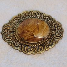 Gold Tone Gasper Cabochon Brooch