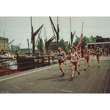 London Marathon at St Katherines Harbour Dock Race Official Postcard