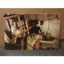 THE DONKEY WHEEL, CARISBROOKE CASTLE, ISLE OF WIGHT. unused postcard (c) =