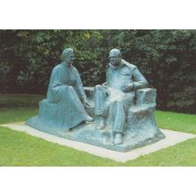 Lady & Winston Churchill WW2 Statue Monument Oscar Neman Postcard