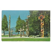 THE TOTEM POLES , STANLEY PARK, VANCOUVER, CANADA unused postcard =
