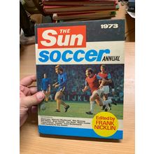 1973 "THE SUN SOCCER ANNUAL No.2 1973" FOOTBALL SOCCER HARDBACK BOOK (P4)
