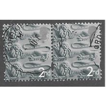 ENGLAND PAIR OF 2nd 'THREE LIONS' (EN1) FINE USED (EBID76-235)