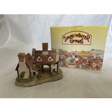 David Winter Cottage Model Vintage The Schoolhouse Handmade Collectable - BOXED