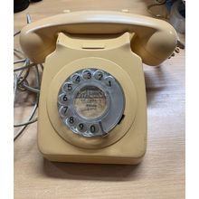 VINTAGE CREAM ROTARY DIAL UK TELEPHONE 746 GNA 73/1 MODERN SOCKET UNTESTED (P8)