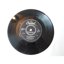 7" 1966. THE BEACH BOYS, GOOD VIBRATIONS, .WENDY. CL 15475. NEAR MINT