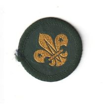 Scout Badge UK - Cub cap badge - 1967/89 - Hessian Back (BY105)