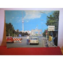 BRANDENBURGER TOR and WALL, BERLIN GERMANY unused postcard #