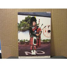 SCOTTISH PIPER, GRETNA GREEN,SCOTLAND unused postcard 'Hail Caledonia' series =