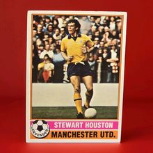 TOPPS FOOTBALL RED BACK 1977 #191 Manchester United Stewart Houston