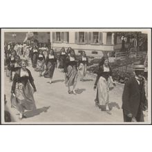 Prozession Junger Frauen in Lokaler Tracht, Bern, c.1930 - Otto Rohr Foto-AK