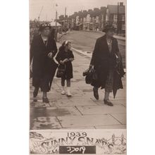 London Streets Women 1939 Sunny Snaps Real Photo WW2 Postcard