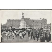 Victoria Memorial, Buckingham Palace and Guards, London, 1950 - Valentine's PC