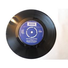 7"1967. ENGELBERT HUMPERDINCK.THERE GOES MY EVERYTHING.DECCA F.12610.EXCELLENT