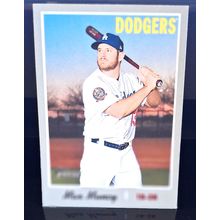 MAX MUNCY 2019 TOPPS HERITAGE BASEBALL CARD #446