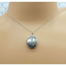 Vintage 925 Sterling Silver Etched Design Oval Locket Pendant Necklace - 1980