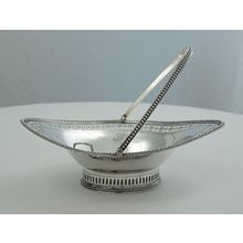 7" Swing Handled Epergne Sweetmeats Basket, London 1785, 178mm, 137g.