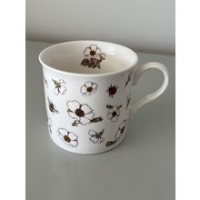STECHCOL HEATH MCCABE CHINA MUG - WHITE FLOWER AND BEES