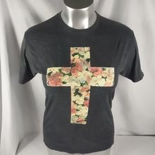 Carbon Women's Gray Short Sleeve T- Shirt W/ Floral Cross Size Large