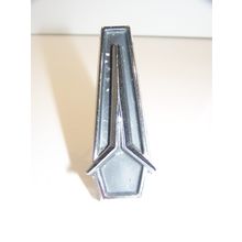1970 PLYMOUTH DUSTER GRILL EMBLEM OEM #2949473