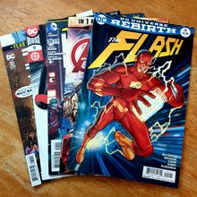 X5 Vintage Comics. The Flash/Birds of Prey. etc.