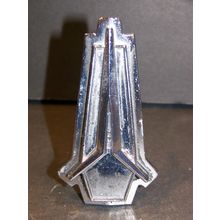 1973 PLYMOUTH FURY GRILL EMBLEM OEM #3672772